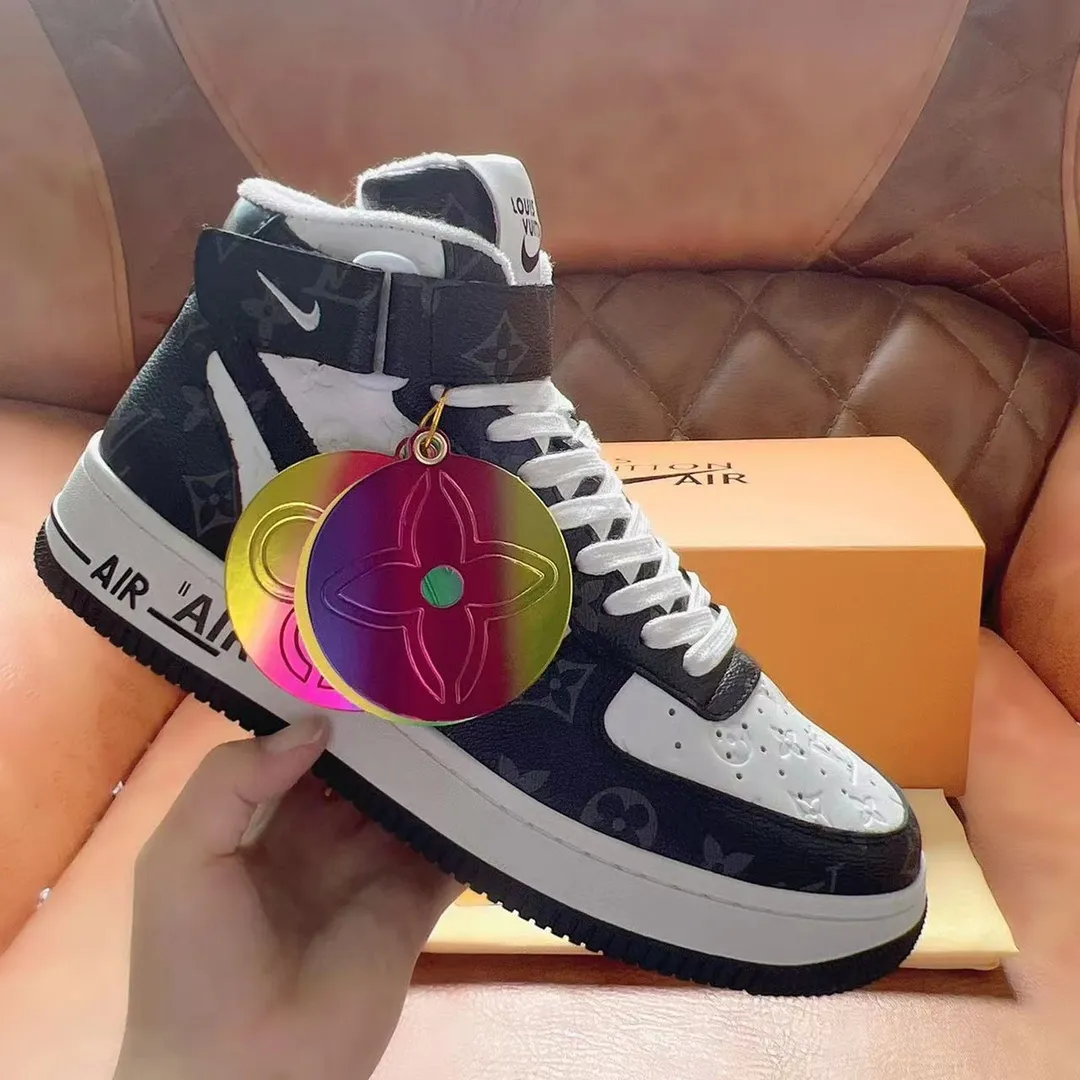 P480 Loui* Vuitto* x OFF-WHITE x Nike three-party collaboration! Trendy and cool men's high-top casual sports shoes with unrivaled color matching. The design idea basically continues the style of THE TEN. The Swoosh line and tongue label have a very familiar visual effect and are both fashionable and trendy! A must-have for fashionistas! The effect on your feet is absolutely stunning! Size: 38-45